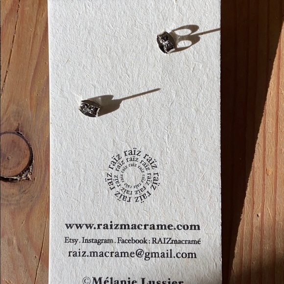 Macrame and silver adornment detail earrings. - Picture 3 of 3